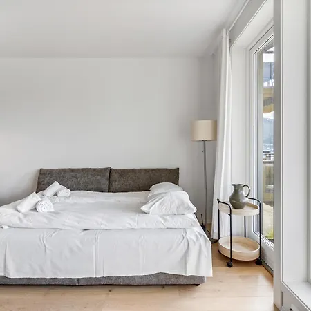 New Arctic Seaside With Balcony & Amazing View Apartament