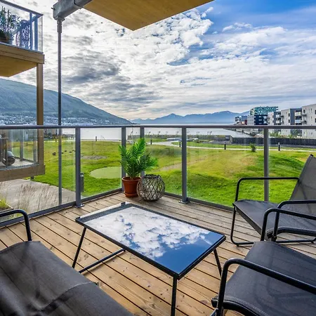 New Arctic Seaside With Balcony & Amazing View Apartament