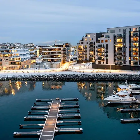 New Arctic Seaside With Balcony & Amazing View *