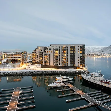 New Arctic Seaside With Balcony & Amazing View Tromsø